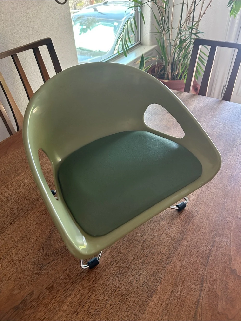 Cosco Avocado Green MCM Modern Accent Chair - child’s chair